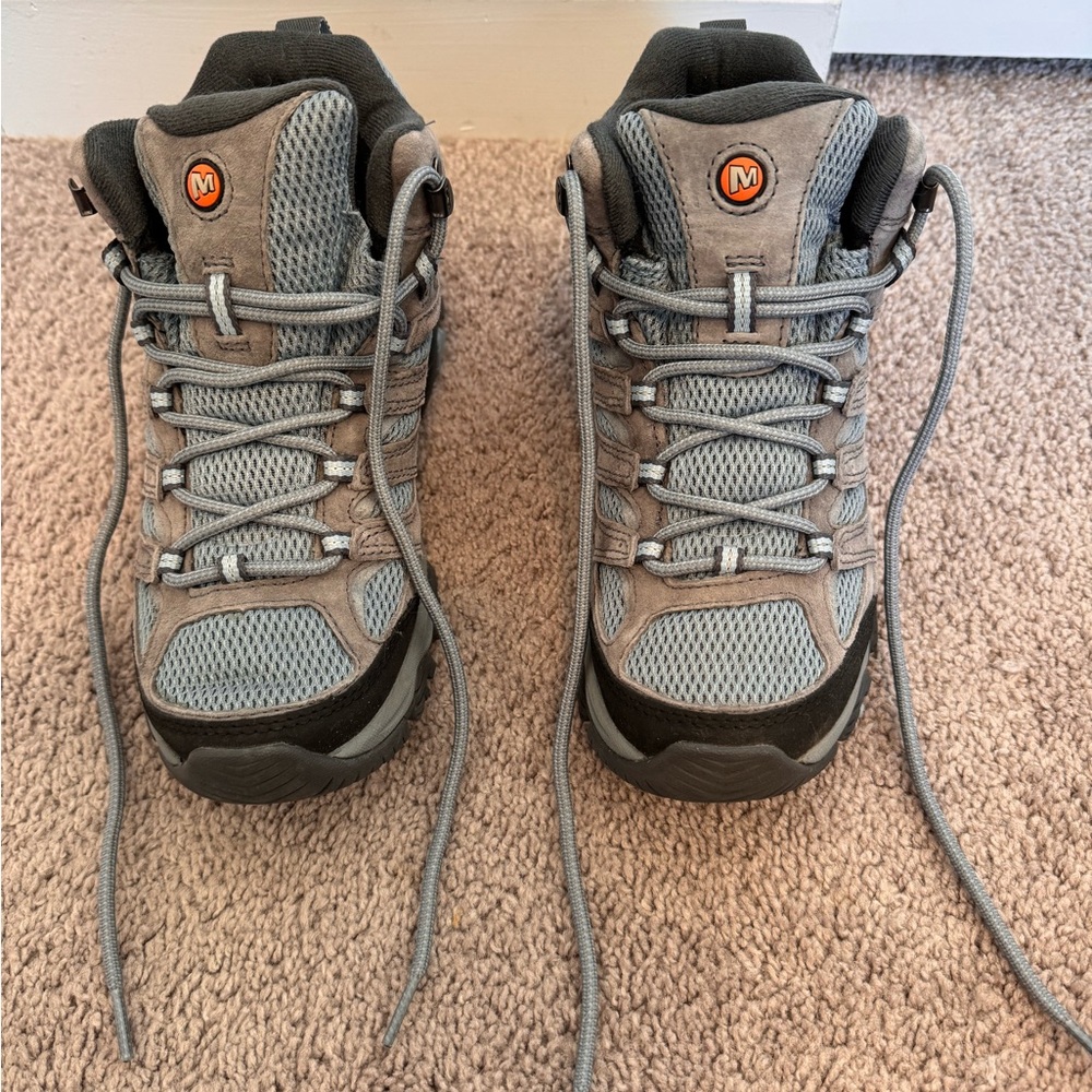 Merrell Women’s Moab 3 Mid Waterproof Hiking Boot